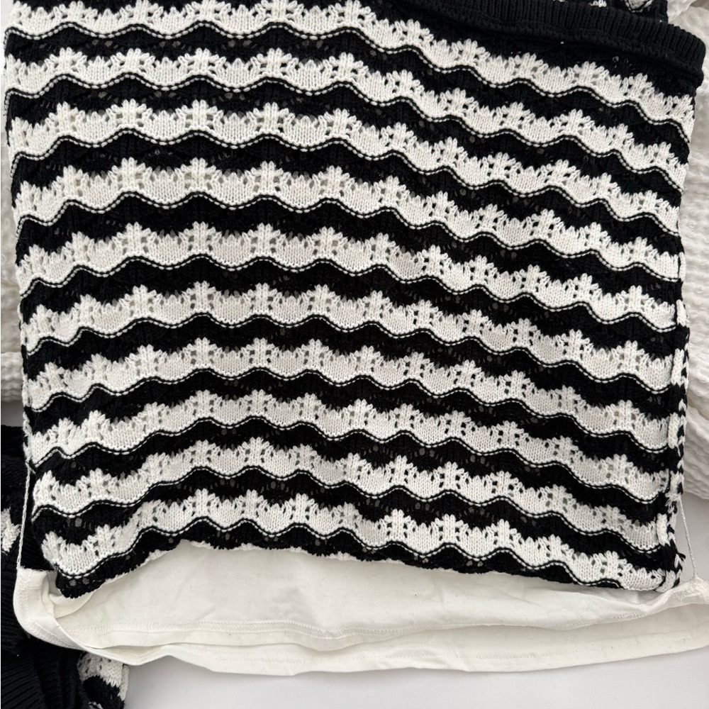 Black and White Chevron Knit Set - Picture 7 of 12
